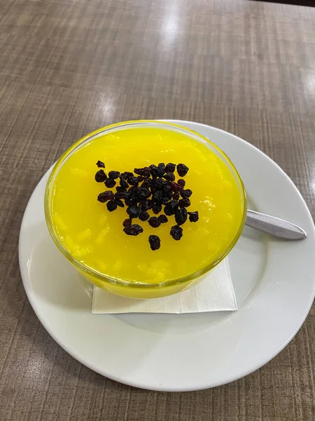 Turkish Traditional Dessert Zerde Pudding Currants Ready Eat — 图库照片