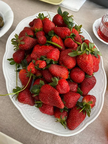 Fresh Ripe Organic Strawberries Plate Ready Eat — Stock Photo, Image