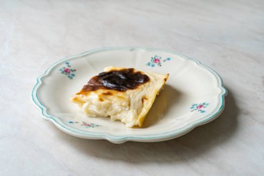 Türk Süt Helvası, Halva veya Sut Helvasi. Yemek hazır..