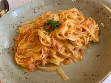 Fransız usulü baba au rhum ve krem şanti. Rum Baba