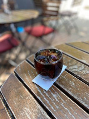 Cafe Shop 'ta buzlu soğuk bira kahvesi. İçmeye hazır.