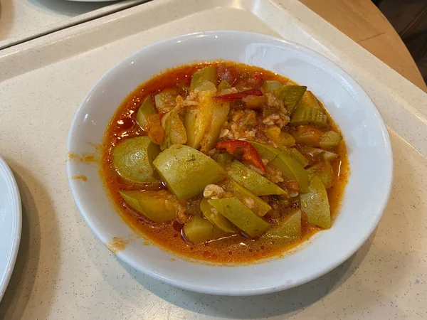 トルコ式ズッキーニご飯と野菜とシチュー 食べる準備ができて — ストック写真