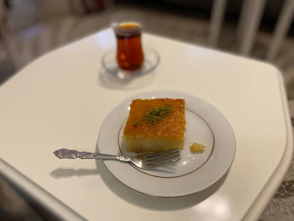 Турецький Десерт Revani Sweet Semolina Cake Traditional Tea Готові Їсти — стокове фото