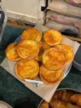 Cafe Shop 'ta satılık Bask Keki. Yemek için hazır..