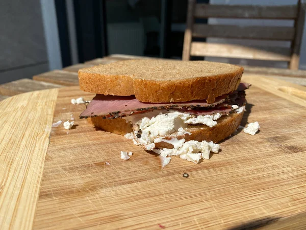 Roast Beef Sandwich Toast Bread Wooden Board Ready Eat — ストック写真