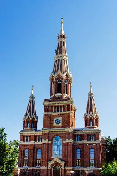Lodz Polônia Setembro 2021 Igreja Histórica Tijolos Vermelhos Centro Cidade — Fotografia de Stock