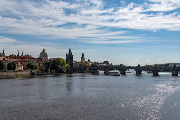 Praga Tchecoslováquia Setembro 2021 Vista Ponte Carlos Rio Vltava Centro — Fotografia de Stock