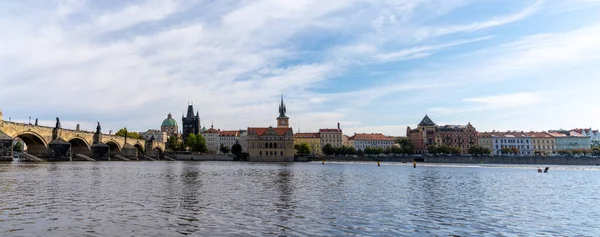 2021年9月23日 捷克布拉格 秋天的Vltava河和布拉格市中心全景 — 图库照片