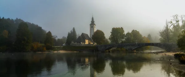 Sebuah Pandangan Tentang Gereja Santo Yohanes Pembaptis Danau Bohinj Slovenia — Stok Foto