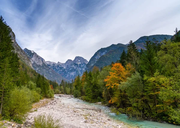 Vackert Landskap Triglav Nationalpark Senhösten Med Färgglada Lövverk Och Socafloden — Stockfoto