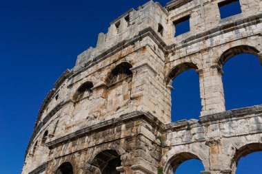 Pula, Hırvatistan - 27 Ekim 2021: Hırvatistan 'ın kuzeydoğusundaki Pula Arena manzarası