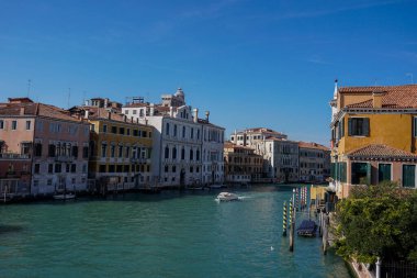 Venedik, İtalya - 15 Ekim 2021: Venedik 'in merkezindeki Canale Grande manzarası
