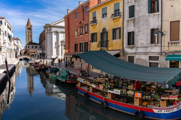 Veneza Itália Outubro 2021 Vista Dos Canais Veneza Com Igreja — Fotografia de Stock