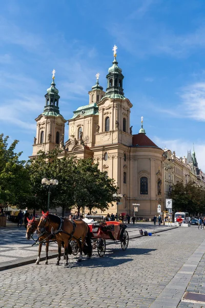 Prague Czechia September 2021 Horse Carriage Front Church Saint Nicholas — Stock Photo, Image