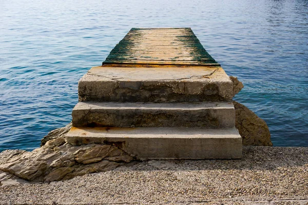 Gammal Trädykplattform Vid Adriatiska Havet Kroatien — Stockfoto