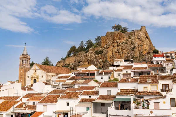 Ardales Hiszpania Lutego 2022 Historyczna Wybielona Andaluzyjska Wioska Ardales Kościołem — Zdjęcie stockowe
