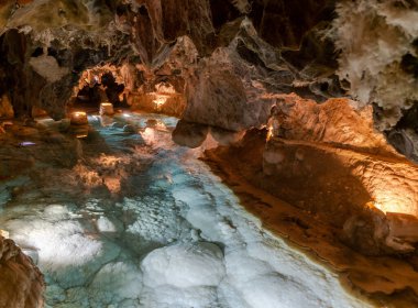 Aracena, İspanya - 16 Mart 2022: Aracena 'daki Gruta de las Maravillas Mağarası