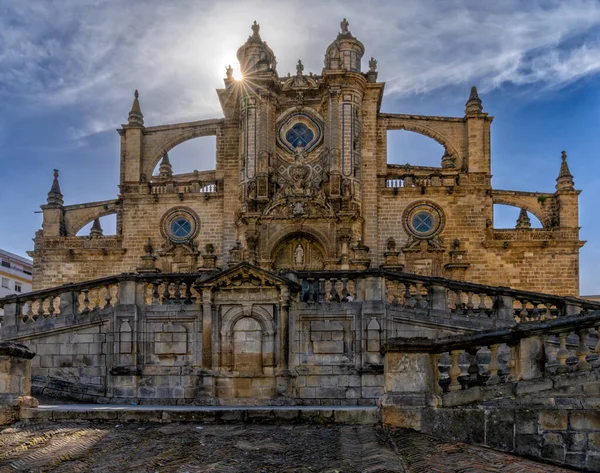 スペインのイェレス フロンテーラ 2022年3月12日 太陽の光と青い空を持つイェレス フロンテーラの歴史的大聖堂 — ストック写真