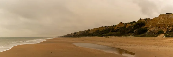 Uma Vista Panorâmica Uma Bela Praia Longa Vazia Com Quebra — Fotografia de Stock