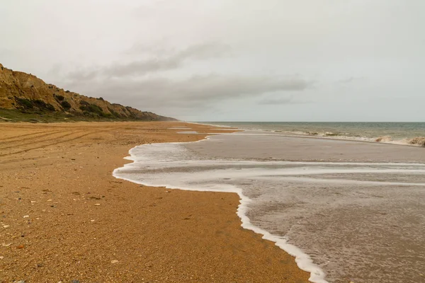 Una Vista Una Bella Spiaggia Lunga Vuota Con Battigia Alte — Foto Stock