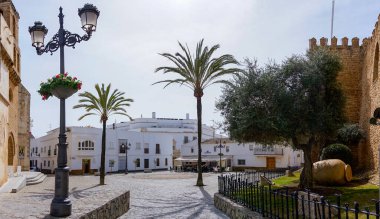 Rota, İspanya - 12 Mart 2022: Endülüs 'ün eski şehir merkezi.