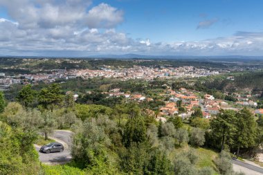 Portekiz 'in Alentejo bölgesindeki Ourem kasabasının yüksek açılı görüntüsü