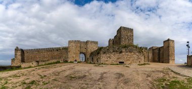 Trujillo, İspanya - 29 Mart 2022: Extremadura 'daki Trujillo kalesinin manzarası
