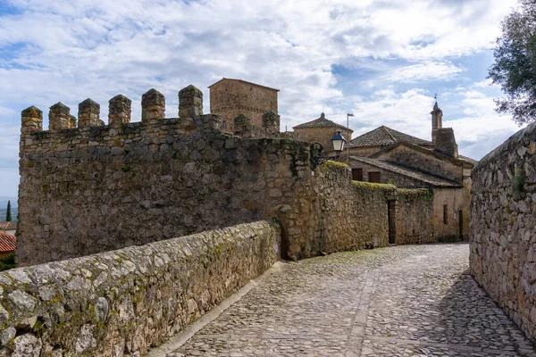 Trujillo España Marzo 2022 Calle Empedrada Que Conduce Cuesta Arriba —  Fotos de Stock