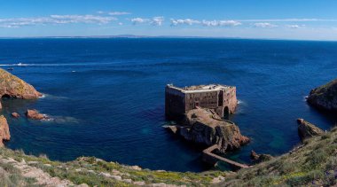 Berlenga, Portekiz - 3 Nisan 2022: Portekiz 'deki Berlenga Grande Adası' ndaki Aziz John Kalesi manzarası
