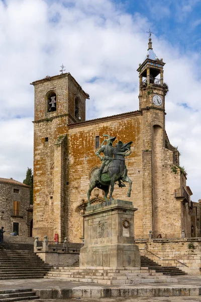 Trujillo Španělsko Března 2022 Pohled Sochu Kostel Náměstí Starosty Plaza — Stock fotografie