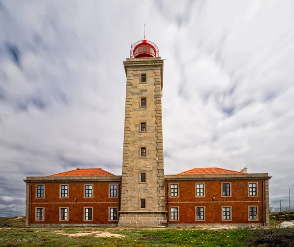 2022年4月7日 葡萄牙圣佩德罗德莫尔 葡萄牙大西洋海岸索萨德河畔灯塔的景观 — 图库照片
