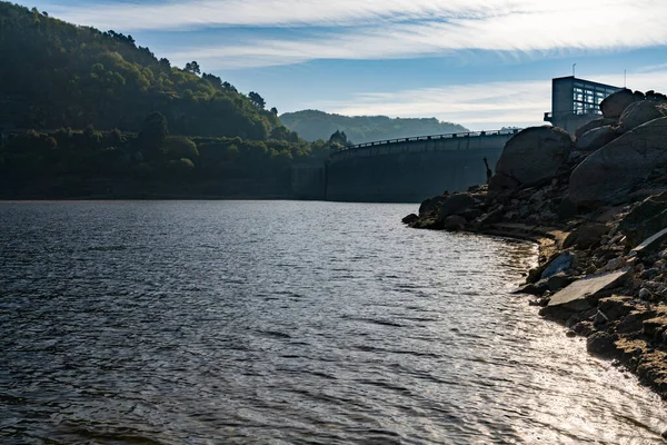 Vista Reservatório Belesar Barragem Com Usina Hidrelétrica — Fotografia de Stock