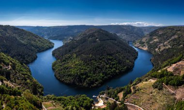 Cabo do Mundo 'dan Galiçya' daki Minho Nehri manzarası
