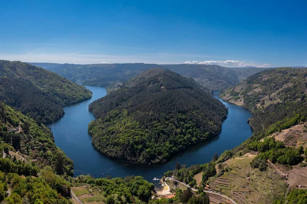 Cabo do Mundo 'dan Galiçya' daki Minho Nehri manzarası