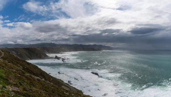 Över Karga Klipporna Och Kusten Vid Cabo Vidio Asturien Uttrycksfull — Stockfoto