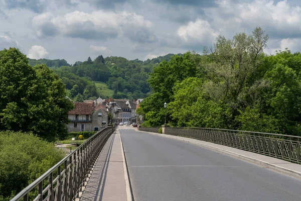 Beaulieu Sur Dordogne Francja Maja 2022 Most Prowadzący Przez Rzekę — Zdjęcie stockowe