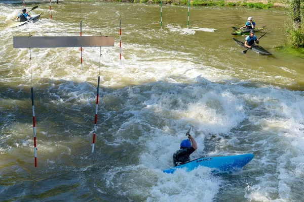 Metz Francia Junio 2022 Entrenamiento Kayakistas Curso Slalom Digue Pucelle — Foto de Stock