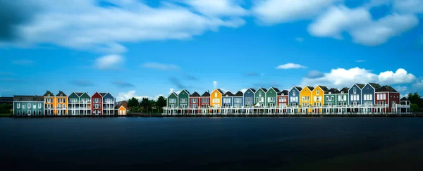 Houten Juni 2022 Panoramisch Uitzicht Kleurrijke Regenbooghuizen Het Meer Van — Stockfoto