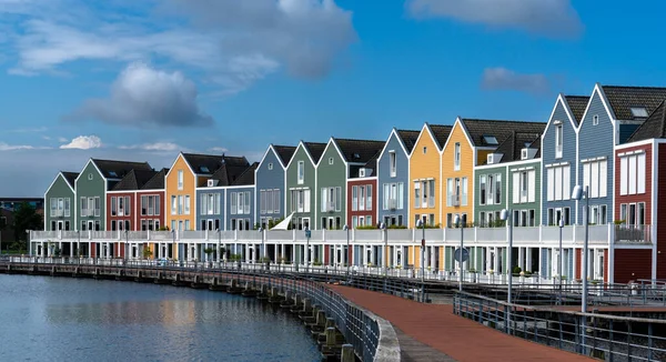 オランダのホーテン 2022 ホーテンのカラフルな虹の家や湖の景色 — ストック写真