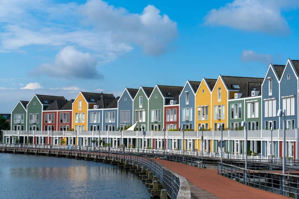 オランダのホーテン 2022 ホーテンのカラフルな虹の家や湖の景色 — ストック写真