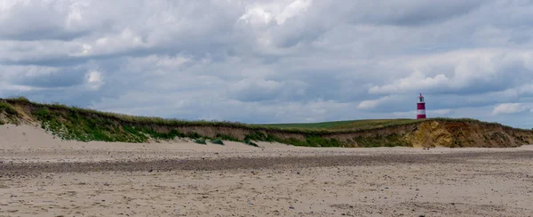 Panoráma Táj Happisburgh Strand Világítótorony Magas Homokdűnék Sziklák — Stock Fotó