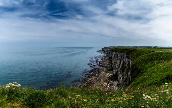 Una Vista Panorámica Los Acantilados Flamborough Head Costa Del Mar — Foto de Stock