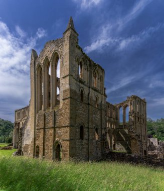 Rievaulx, Birleşik Krallık - 17 Haziran 2022: Kuzey Yorkshire 'daki tarihi İngiliz Mirası ve Rievaulx Manastırı