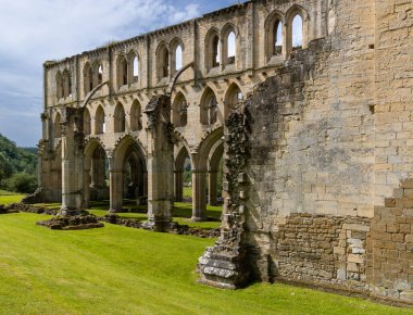 Rievaulx, Birleşik Krallık - 17 Haziran 2022: Kuzey Yorkshire 'daki tarihi İngiliz Mirası ve Rievaulx Manastırı