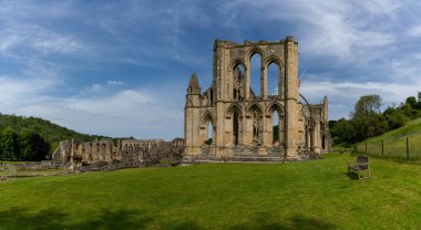 Rievaulx, Birleşik Krallık - 17 Haziran 2022: Kuzey Yorkshire 'daki tarihi İngiliz Mirası ve Rievaulx Manastırı