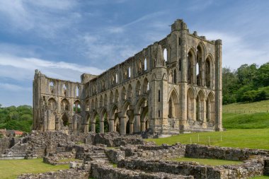 Rievaulx, Birleşik Krallık - 17 Haziran 2022: Kuzey Yorkshire 'daki tarihi İngiliz Mirası ve Rievaulx Manastırı