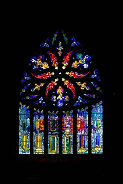 英国リンリッツゴー2022年6月19日 リンリッツゴーの聖マイケル教区教会内の歴史的なステンドグラスの窓のクローズアップ — ストック写真