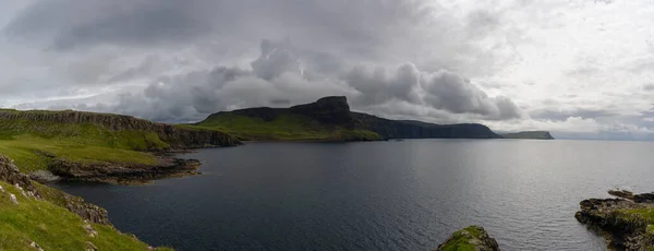 Panorama Landskap Utsikt Över Gröna Klipporna Kusten Neist Point Skye — Stockfoto