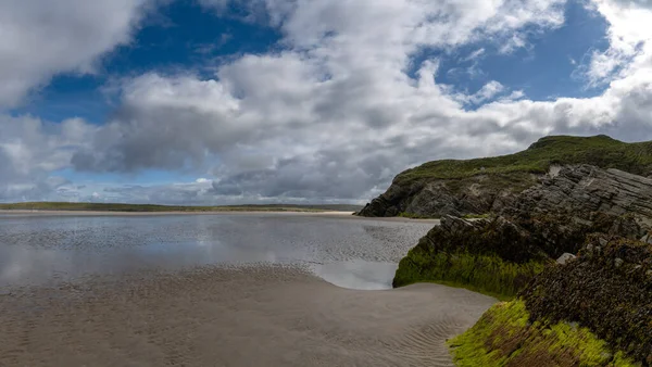 Blick Auf Den Malerischen Goldenen Sand Maghera Beach Mit Algenbedeckten — Stockfoto