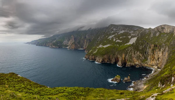 Rlanda Nın Kuzeybatı Kıyısındaki Slieve Ligi Nin Dağları Uçurumlarının Manzarası — Stok fotoğraf